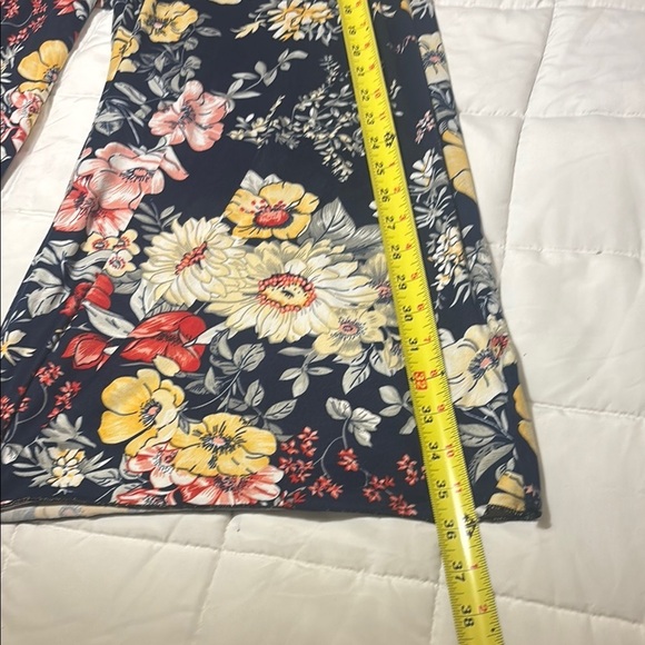 Navy Wide Leg Pants with Floral Pattern and Pockets - Picture 3 of 13